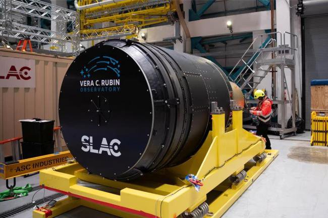 世界最大的天文相机   重达3吨