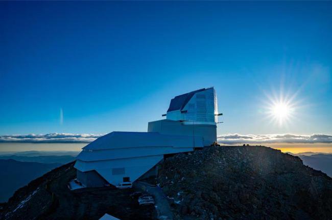 世界最大的天文相机   重达3吨