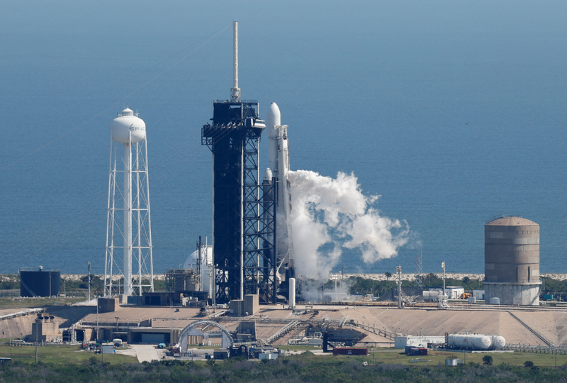 SpaceX研发和制造的猎鹰重型运载火箭本月14日在美国佛州甘迺迪太空中心将NASA的探测器发射升空，执行木卫二快船计划。（路透）