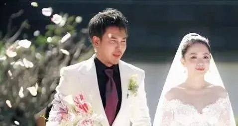 集体接班的美女富婆们!
