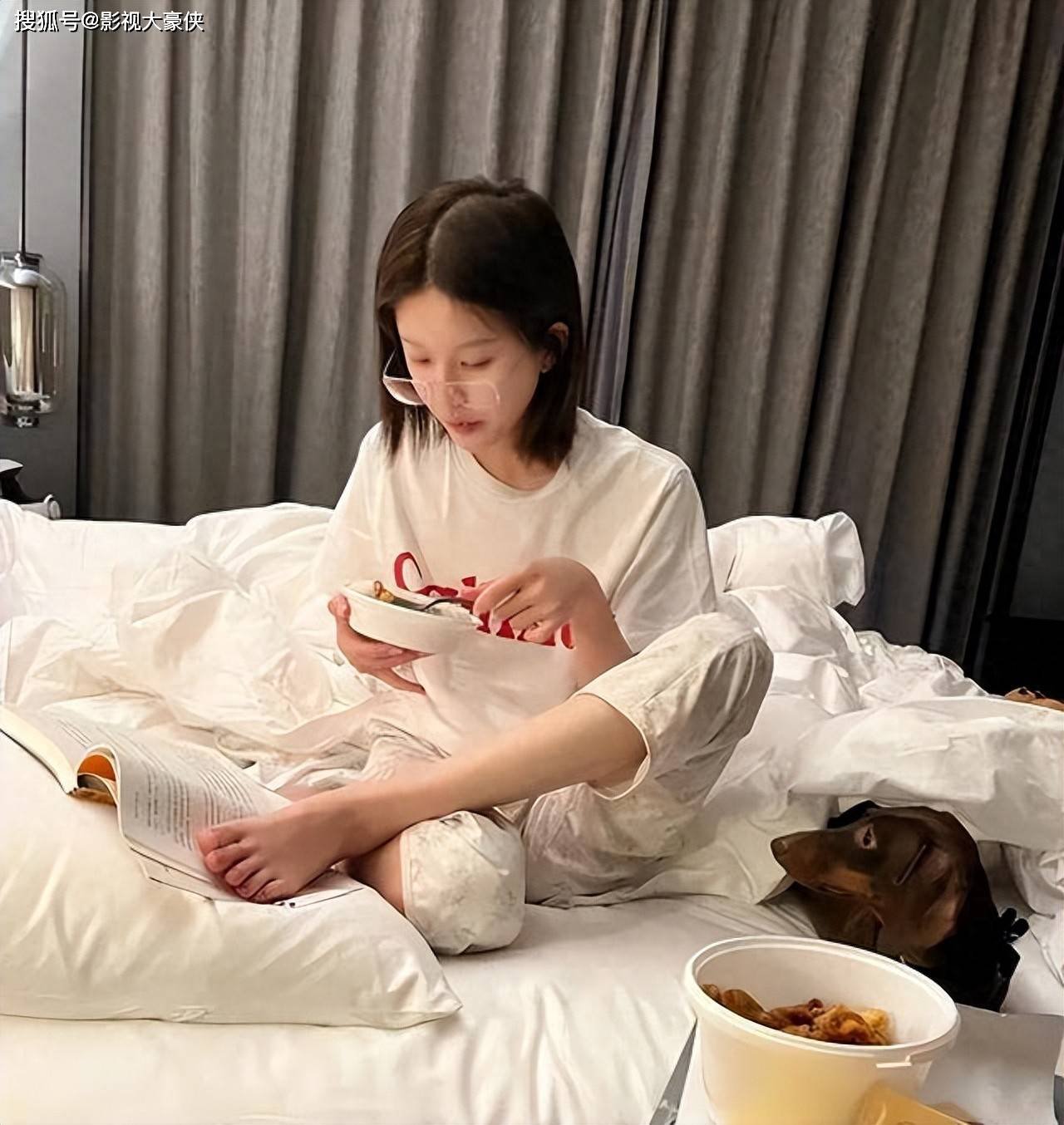 赵露思被曝解约复出失败，处境尴尬，无戏可拍只能倒退做网红
