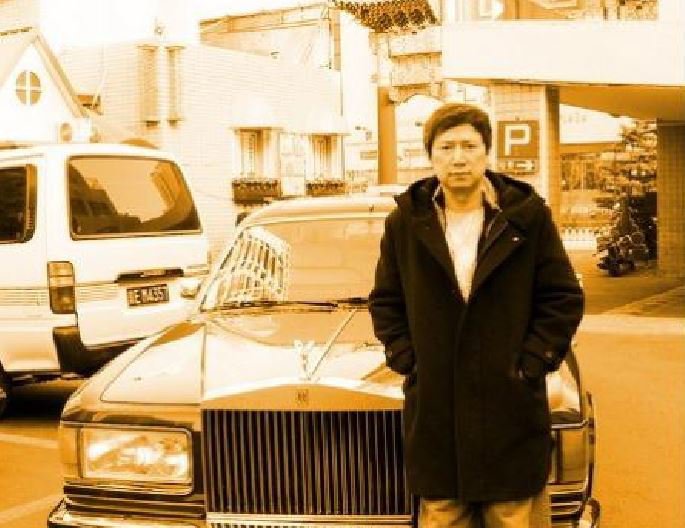 李春平本是一位落魄潦倒的穷小子，后来竟成为中国富豪。 （图/翻摄自百度百科）