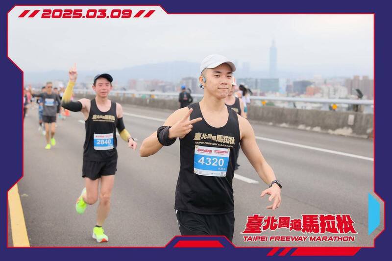 桃园警分局武陵派出所警员李其洛经常报名国内各大马拉松半马活动,并跑出不错的成绩。(警方提供) 桃园警分局武陵派出所警员李其洛经常报名国内各大马拉松半马活动,并跑出不错的成绩。(警方提供)