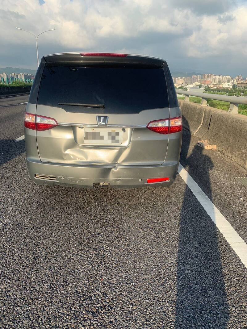 姚男驾驶的客货车。(民众提供) 姚男驾驶的客货车。(民众提供)
