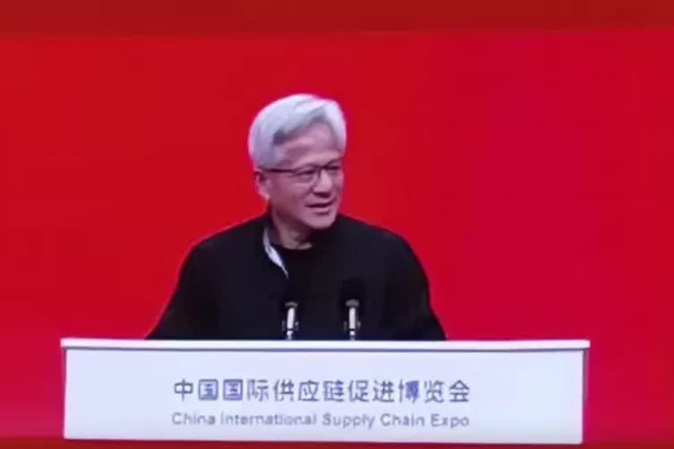 黄仁勋身穿唐装、中文演讲,在链博会上说了啥?