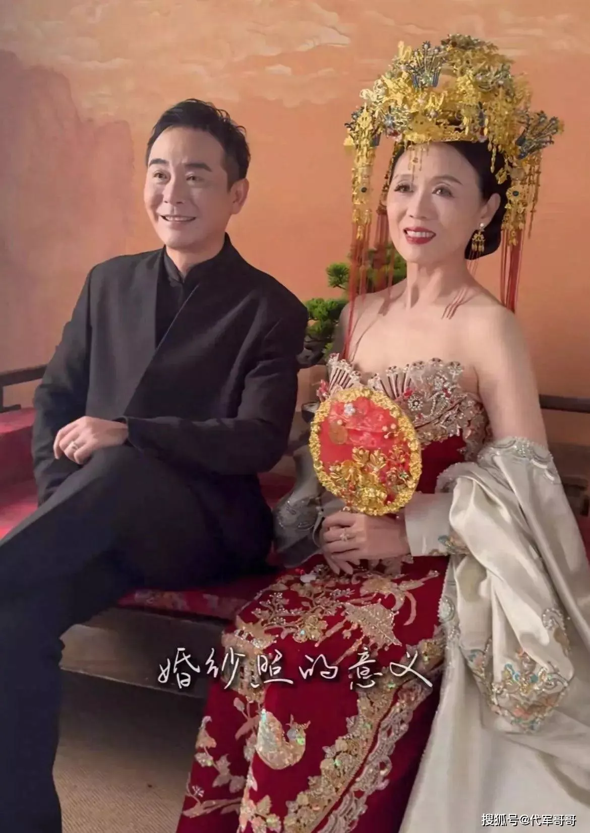 63岁吴琼和48岁老公拍婚照，结婚21年仍如初恋