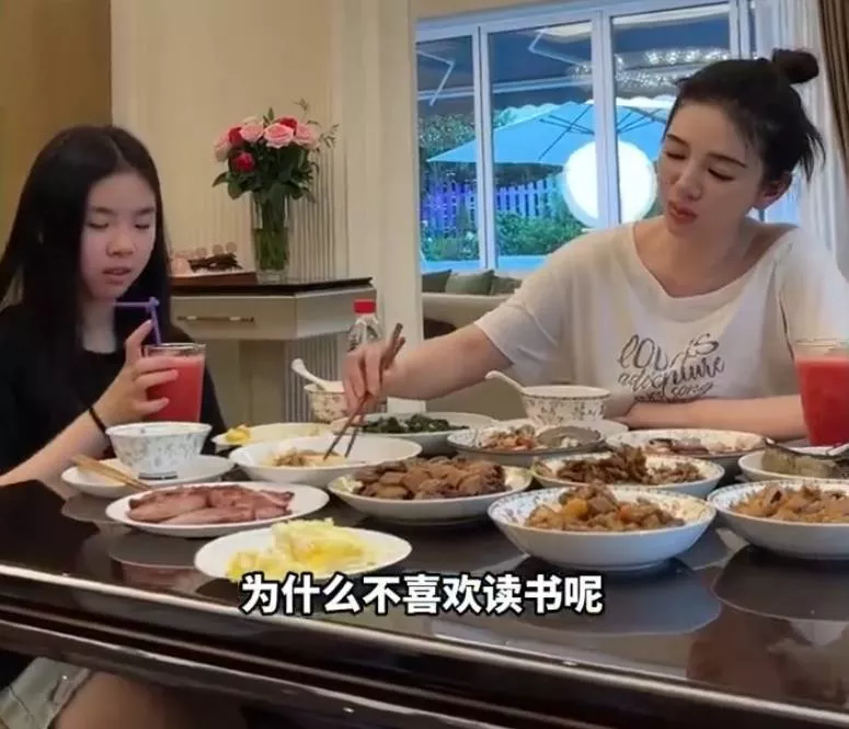 黄奕女儿想当练习生遭拒,"你都能当艺人为什么我不能"