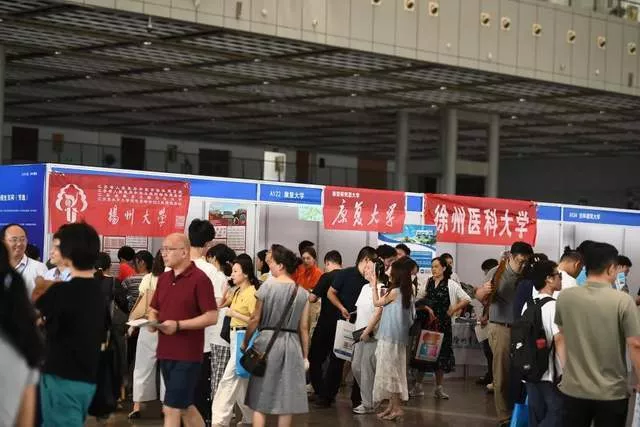 高考录取风向又变了，名校被踩在脚下摩擦
