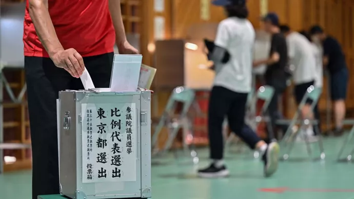 主张恢复天皇权力的参政党,或迅速改变日本的走向