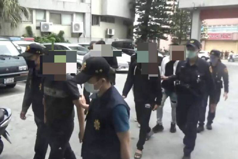 涉案观光客被带回马公警分局侦办,优势警力保护安全。(资料照,马公警分局提供) 涉案观光客被带回马公警分局侦办,优势警力保护安全。(资料照,马公警分局提供)