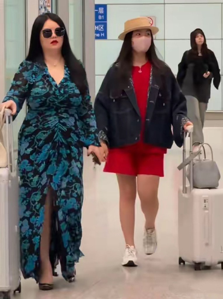 被李湘生图吓到了！180斤的身材90斤的脸 肥而不腻 女王范十足