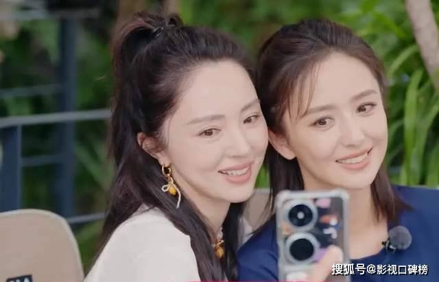 佟丽娅带闺蜜新疆游玩 再婚后的董璇又美又开心