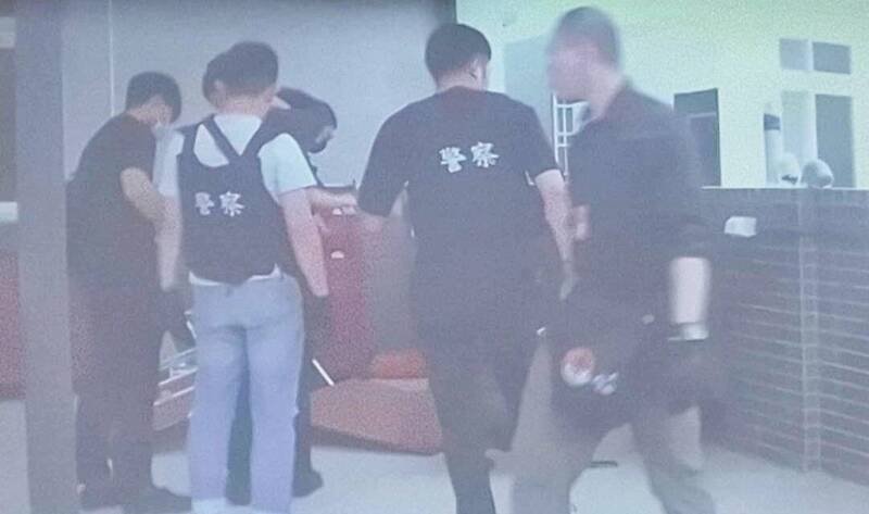 警方查获诈欺犯罪集团。(记者林宜樟翻摄) 警方查获诈欺犯罪集团。(记者林宜樟翻摄)