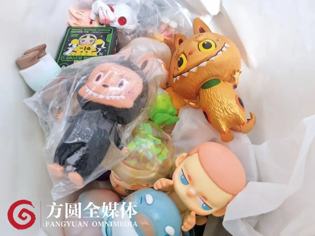 这是公安机关查获的假冒泡泡玛特盲盒的产品。(来源:受访者供图)