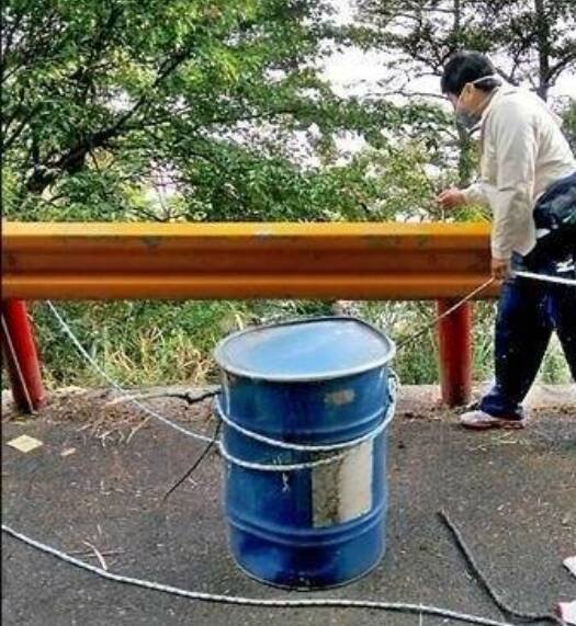 中横公路花莲路段找到2个装有尸体的桶子,此「双桶尸案」当年震惊社会。(警方提供) 中横公路花莲路段找到2个装有尸体的桶子,此「双桶尸案」当年震惊社会。(警方提供)