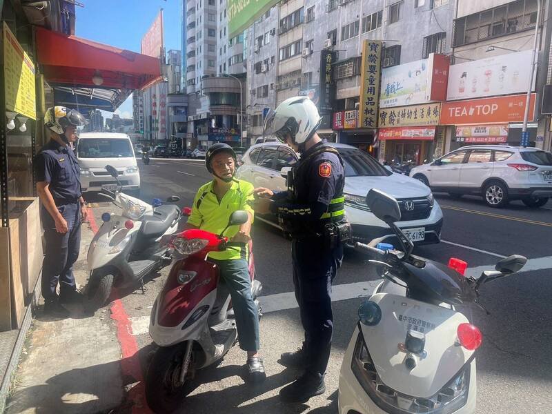 警方针对针对闯红灯等5大高肇因违规加强取缔。(警方提供) 警方针对针对闯红灯等5大高肇因违规加强取缔。(警方提供)
