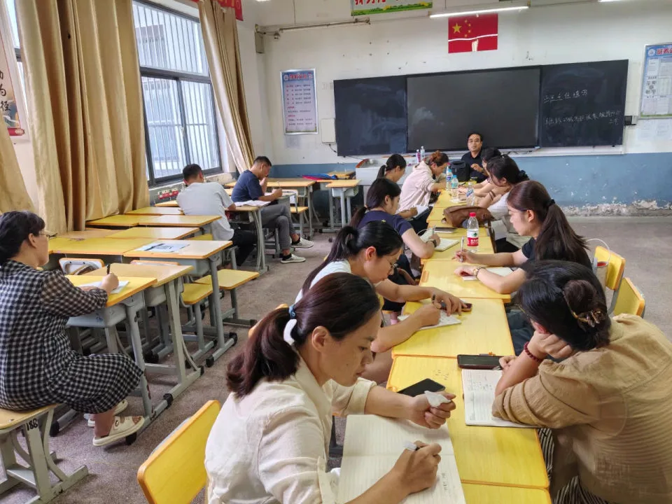生源少了，小学老师都跑去教高中了