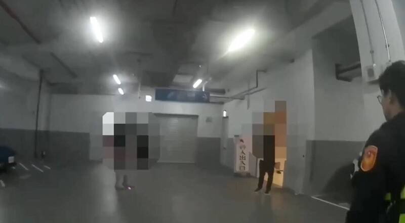 警方到场时，徐嫌、王嫌在场没有落跑。（记者王冠仁翻摄）