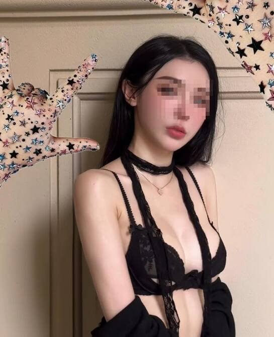 吴姓网美自封「医美变脸魔术王」，常在IG上分享火辣性感美照（见图），新北市警方最近接获线报吴女涉毒，循线到住处缉毒，查获大麻烟弹、摇头丸等毒品，续追医美业务是否涉及医事法。（记者吴仁捷翻摄）警方提供