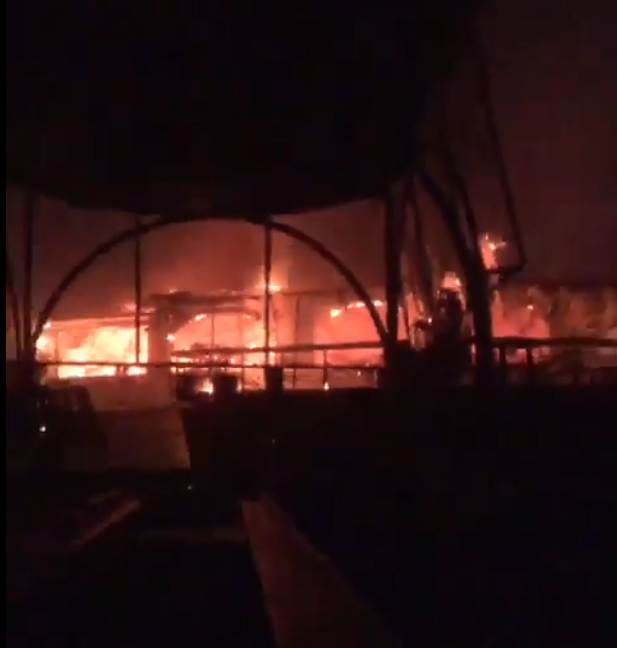 印度果阿邦夜店Birch by Romeo Lane发生大火，至少23人死亡。（图撷自「@WarHorizon」X帐号）