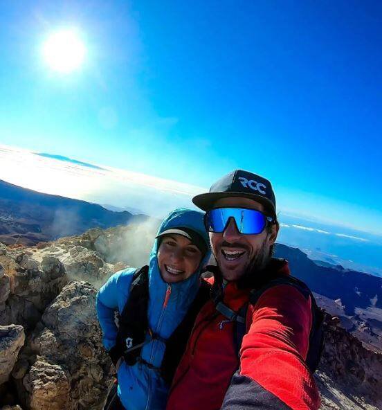 经验丰富的39岁登山家普兰伯格（左）被指控放生女友古特纳（右）在山顶冻死。（图撷自脸书）