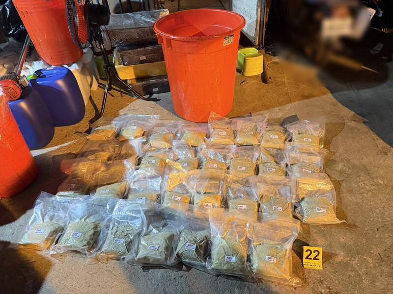 现场起出大批毒品成品及半成品。（民众提供）