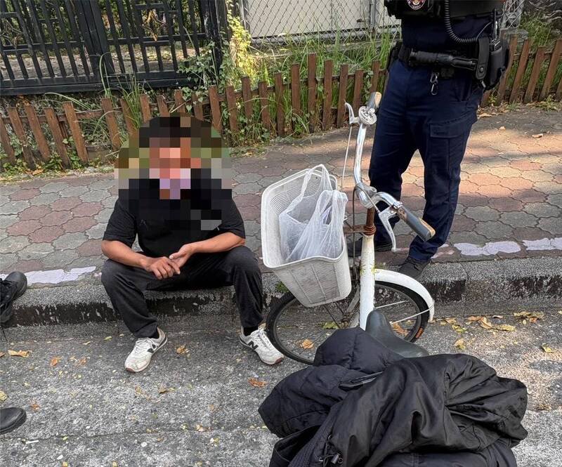 曾姓男子被警方当场逮捕。（屏东警分局提供）