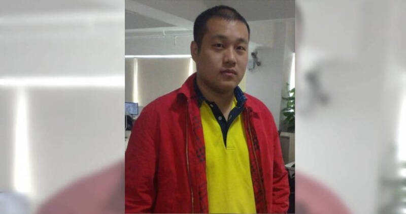 中国多益网络创办人徐波，被《华尔街日报》踢爆在美国透过代孕拥有超过100名子女，甚至曾公开宣称要生「50个优质儿子」。（图取自微博）