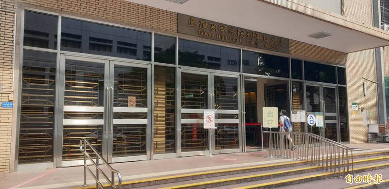 新北市才艺补习班范姓负责人涉偷拍4名国小女生如厕，且对其中1名被害人猥亵下体，高院更一审今判66岁的「老」狼师9年2月徒刑。（记者杨国文摄）