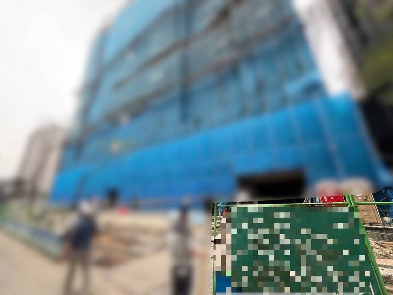 新庄区福美街某工地发生工人坠楼工安意外。（记者徐圣伦翻摄）