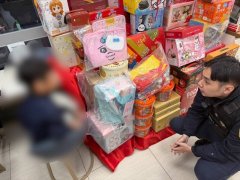 幼童负气离家愁困超商 中山警买面包暖心助团圆
