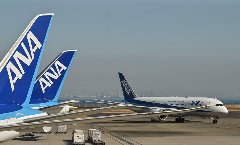 全日空航空1架从大阪起飞客机，右侧驾驶舱出现裂痕紧急折返降落大阪国际机场。示意图。（法新社资料照）