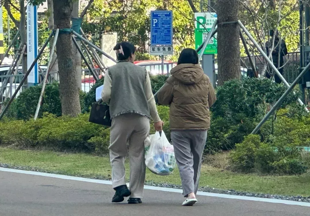 中介接张婧出院