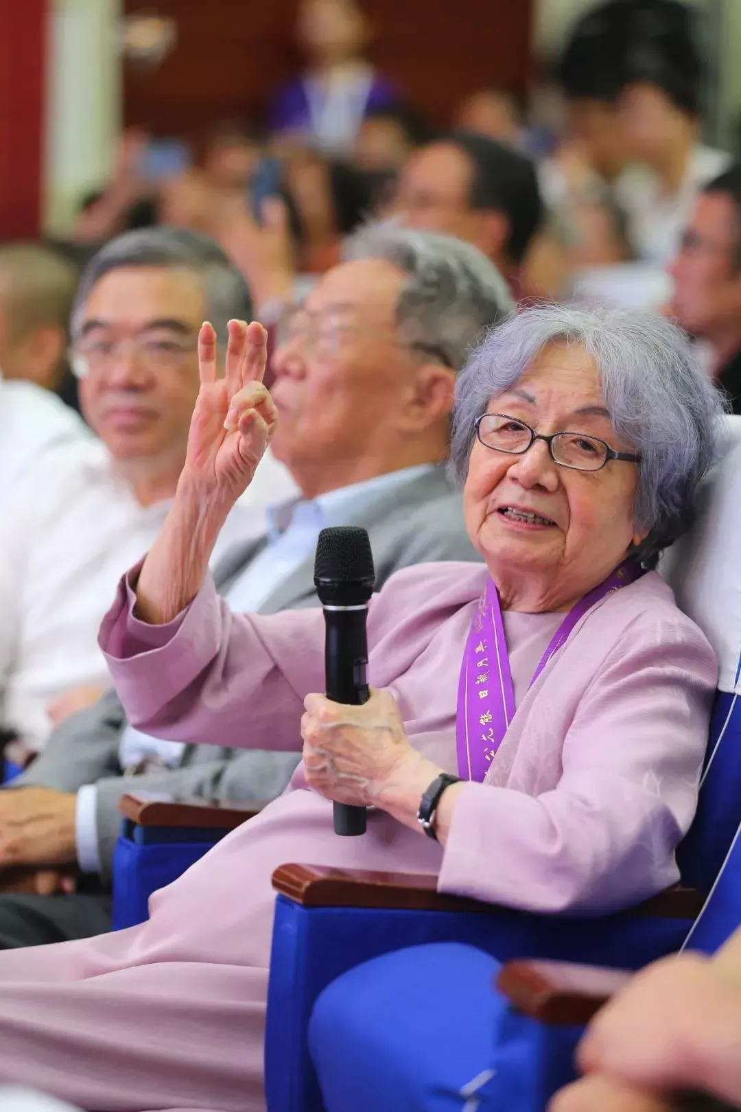 2019年9月10日，在纪念叶嘉莹归国执教40周年暨中华诗教国际学术研讨会上