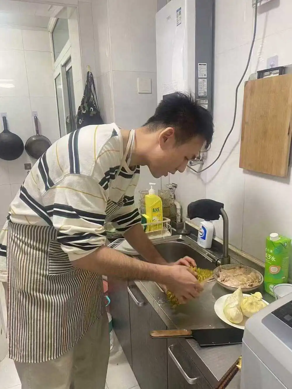抢微波炉热饭，打工人的世界大战