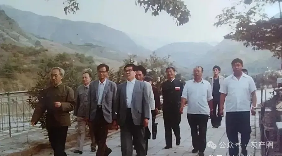 中国美妆博主竟是外逃巨贪后代！微博藏惊人秘密