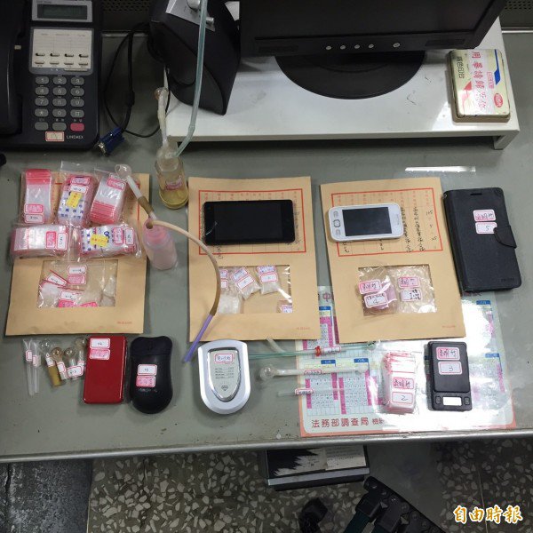 警方查扣的证物。(记者黄良杰摄) 警方查扣的证物。(记者黄良杰摄)