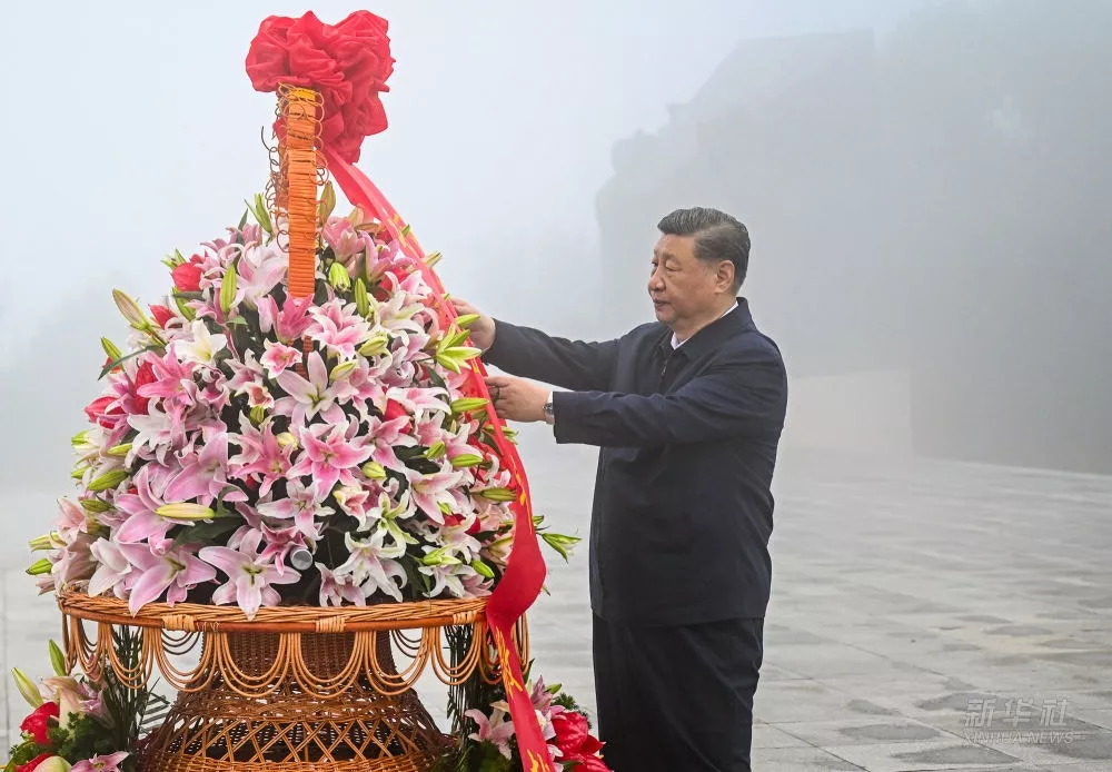 习近平赴山西 向抗战烈士敬献花篮 考察阀门厂(图集)