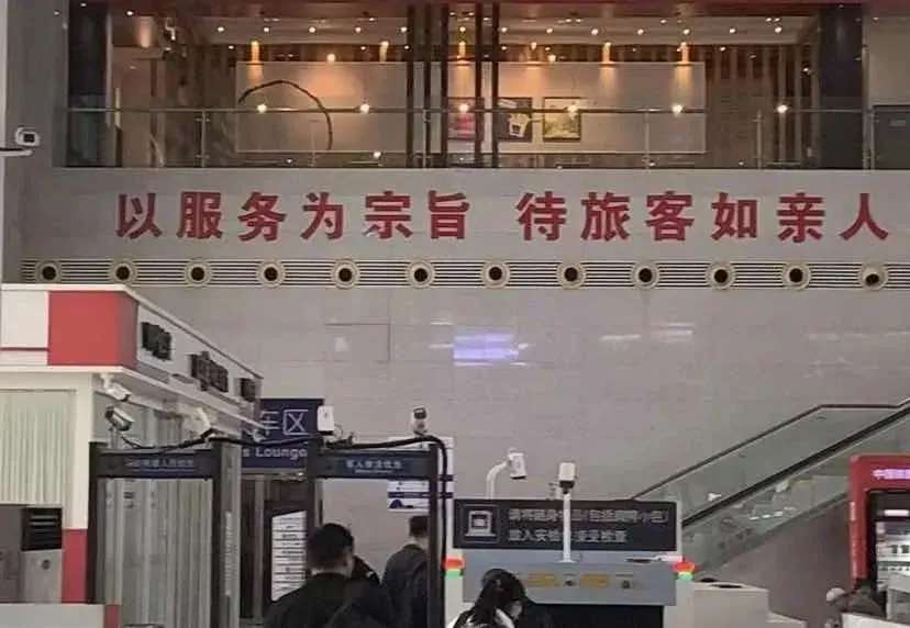 虽然我们撞了车,但表扬了自己,还教育了你