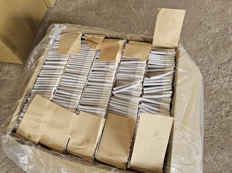 彰化地检署侦办私烟泄密案,查出海巡署侦防分署林姓少校涉嫌长期勾结私烟集团,诈领检举与查缉奖金。检方依贪污、泄密等罪起诉,并具体求处15年重刑。(资料照) 彰化地检署侦办私烟泄密案,查出海巡署侦防分署林姓少校涉嫌长期勾结私烟集团,诈领检举与查缉奖金。检方依贪污、泄密等罪起诉,并具体求处15年重刑。(资料照)