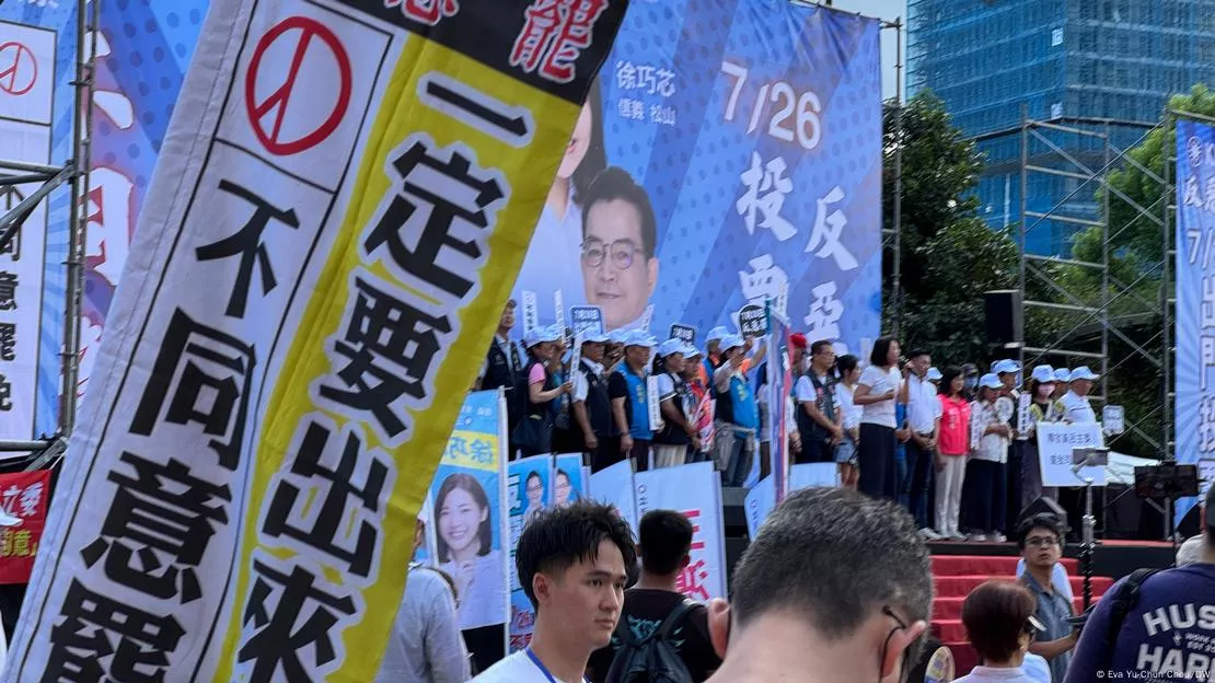 “大罢免”失败 两岸或许避免了一场即时军事危机