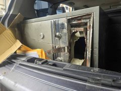 清洁工偷走1267万现金与珠宝保险箱 贪心贼下场惨