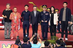 警专80周年校庆 「吊车大王」胡汉䶮现身合影