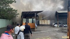 桃园网拍仓库失火「未见夫妻档逃出」 子接获消息赶来焦急忧虑