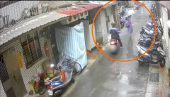 飞车抢夺单身妇金饰 骑赃车又沿线变装仍被缉获