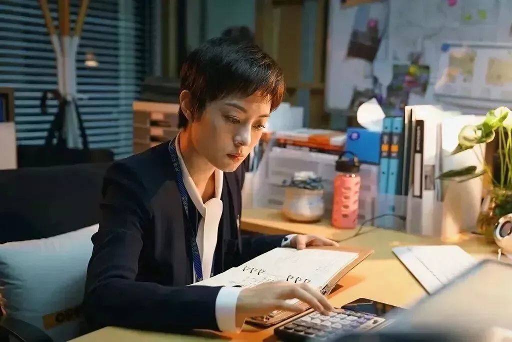 房贷、车贷依然有不少压力 /《安家》剧照