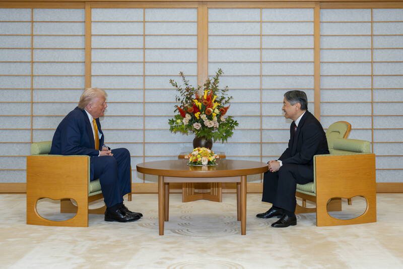 美国总统川普访日,进入皇居拜会德仁天皇。(欧新社) 美国总统川普访日,进入皇居拜会德仁天皇。(欧新社)