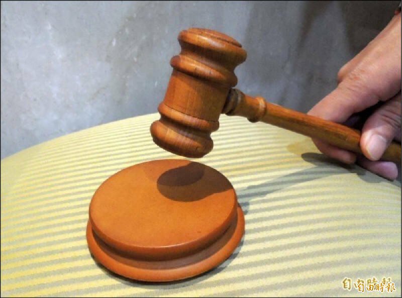 砂石车后斗渗水被警拦查，结果驾驶竟是毒驾。（资料照）