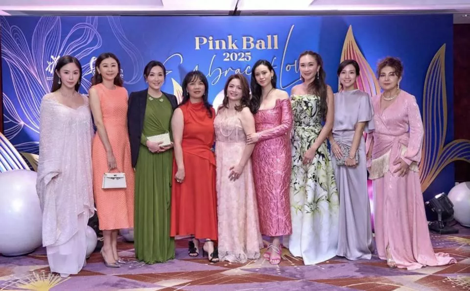 吴婉芳31岁长子出席晚宴,身材高挑长相秀气,霍英东俩孙女罕同场