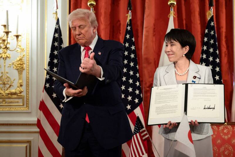 日本首相高市早苗今天上午与美国总统川普在东京召开领袖会谈。她在会中赞扬川普的外交手腕之外，也提到自己与川普在会前共同观看了一下美国职棒大联盟MLB的世界大赛。（路透）